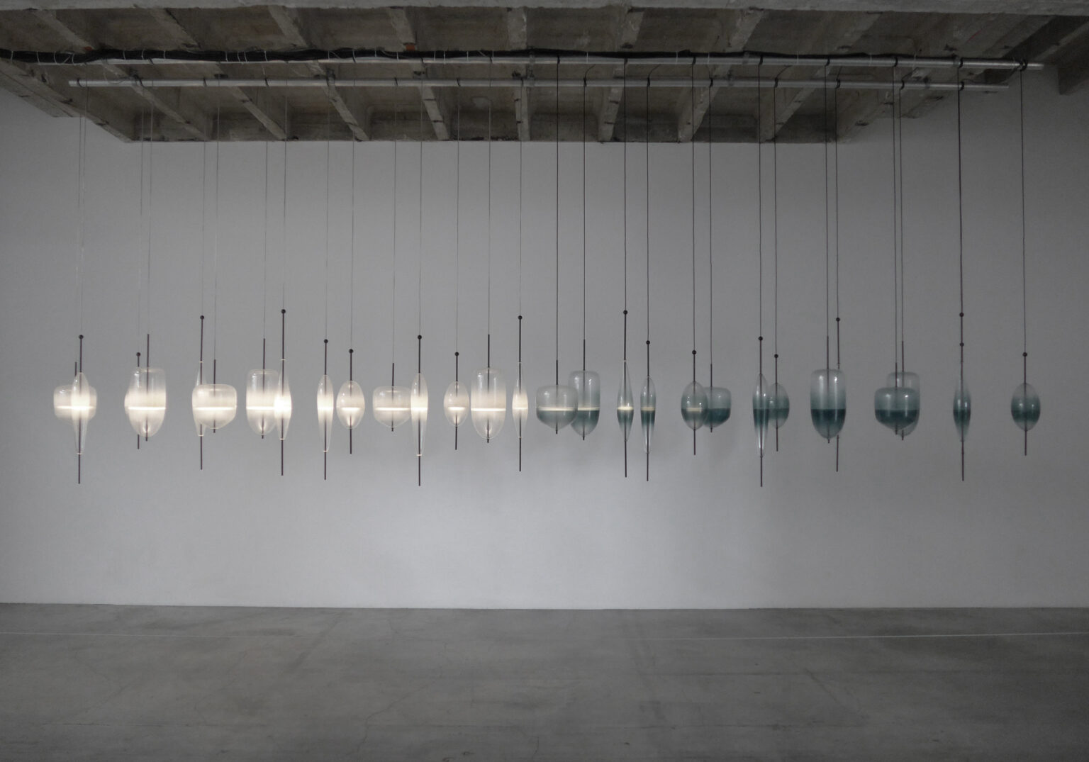 MOVING HORIZON, WonderGlass. Installation by Nao Tamura. | MOVING HORIZON—thirty FLOW[T] lights, one shifting horizon.