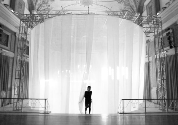 MOVING HORIZON, WonderGlass. Installation by Nao Tamura.