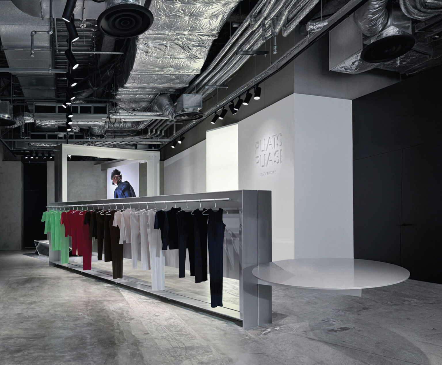 PLEATS PLEASE ISSEY MIYAKE Roppongi. Store design by Nao Tamura.