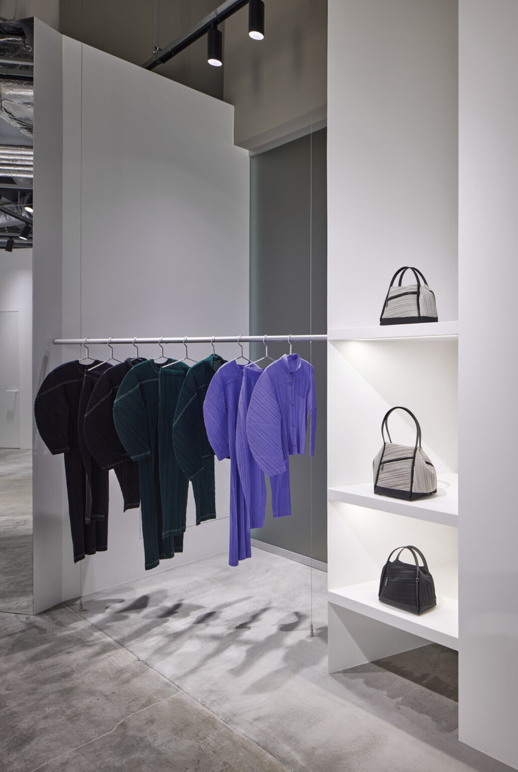 PLEATS PLEASE ISSEY MIYAKE Roppongi. Store design by Nao Tamura. | Photo: © ISSEY MIYAKE INC. FUTA Moriishi / Nacása & Partners
