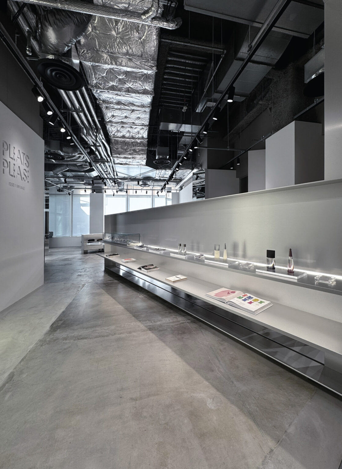PLEATS PLEASE ISSEY MIYAKE Roppongi. Store design by Nao Tamura.