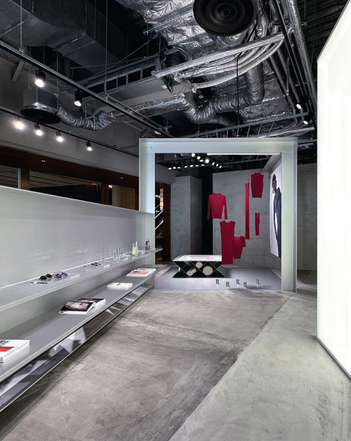 PLEATS PLEASE ISSEY MIYAKE Roppongi. Store design by Nao Tamura.